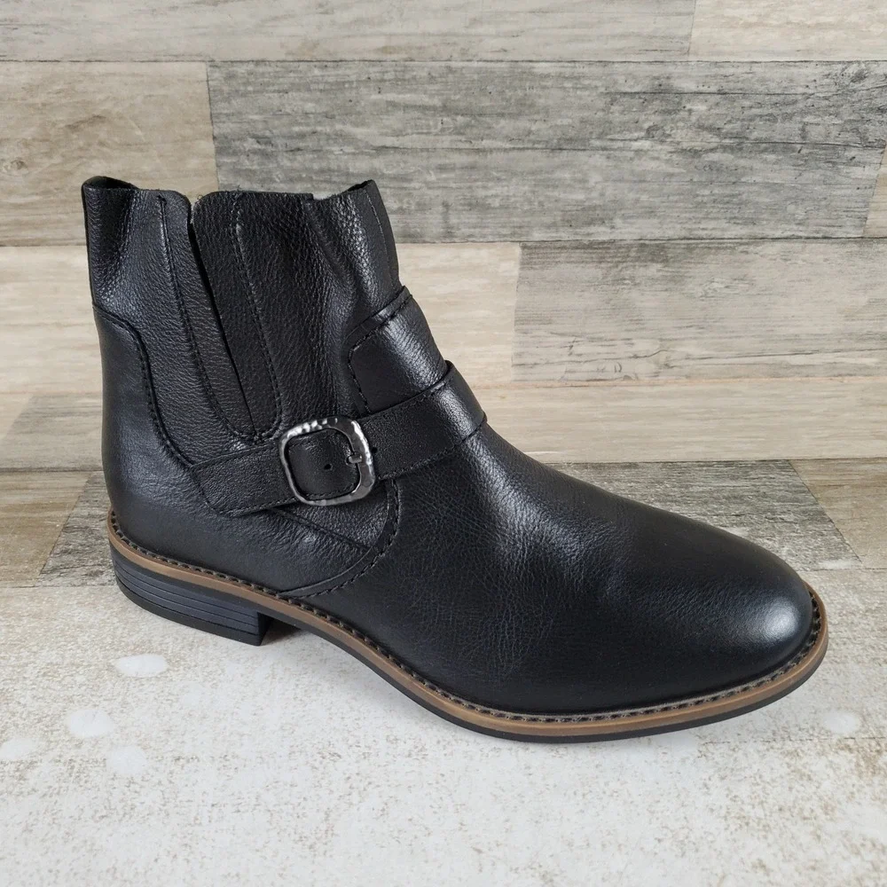 Clarks Camzin Loop Womens Boots Sz 8 M Black Leather Side Zip Low-Block Heel